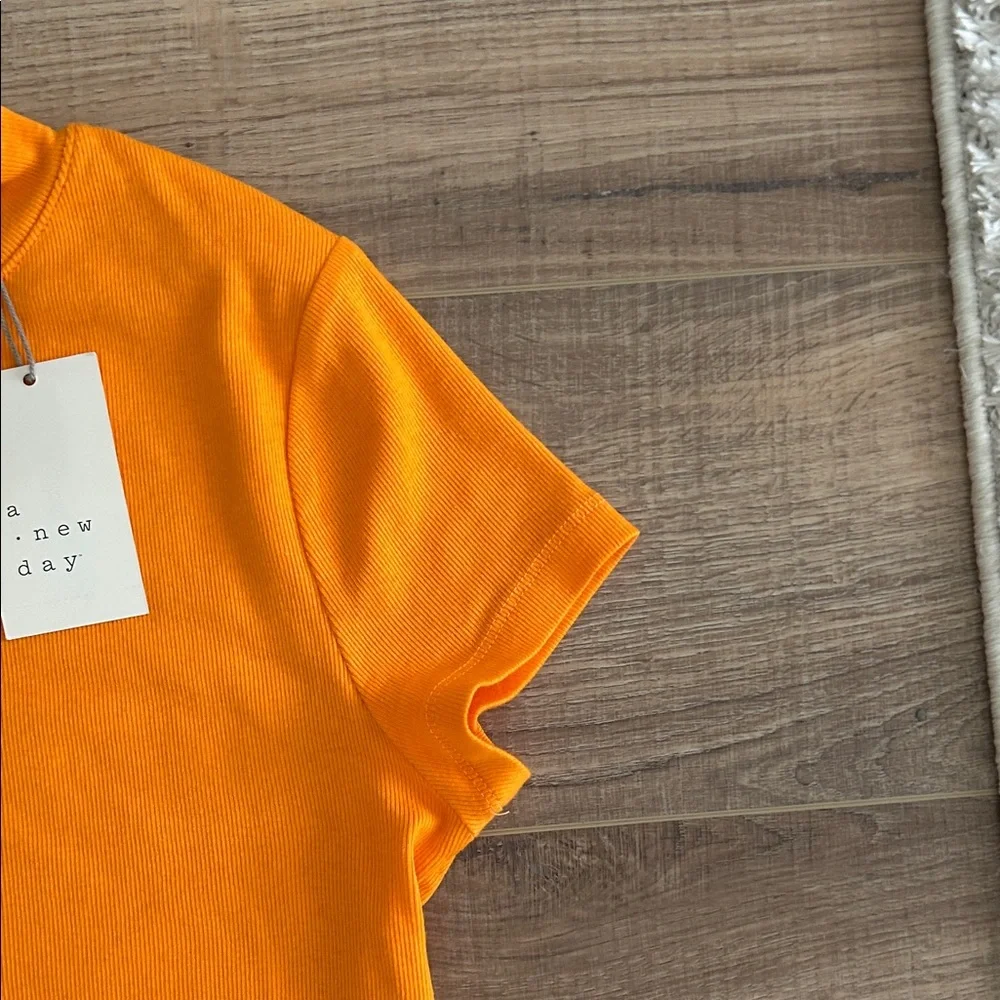 A New Day Women's Bright Orange Short Sleeve Tee med: NWT. - Picture 3 of 8